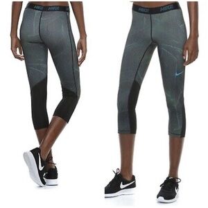 NIKE Women's Black and Blue Leggings
